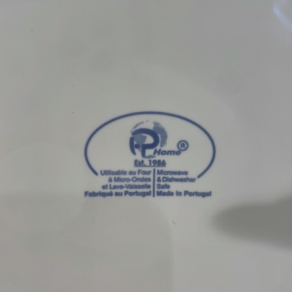 Large white porcelain serving bowls - Picture 4 of 4